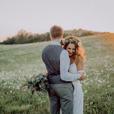 beautiful-bride-and-groom-at-sunset-in-green-PSXZA49.jpg beautiful-bride-and-groom-at-sunset-in-green-PSXZA49.jpg